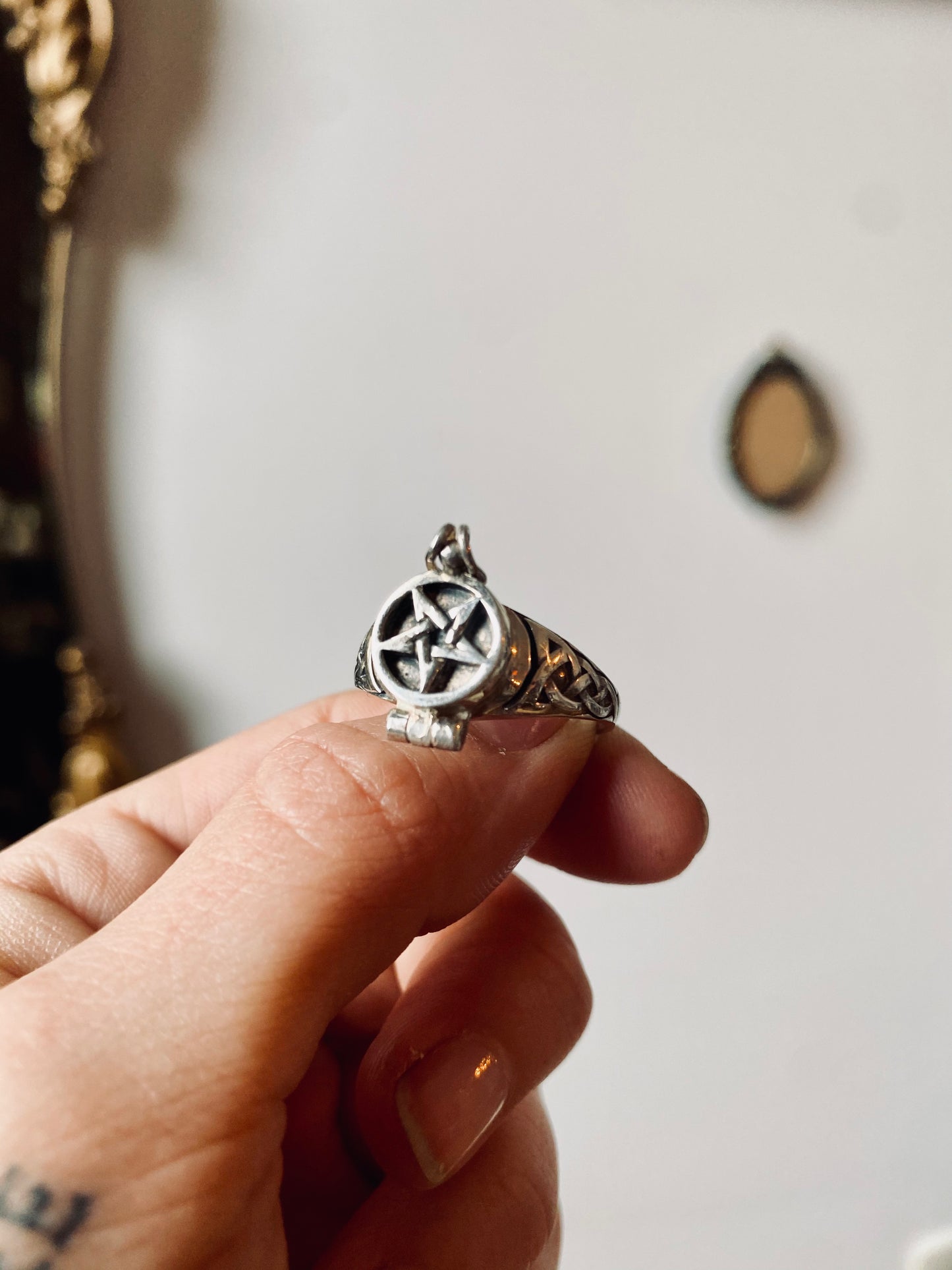 Poison ring